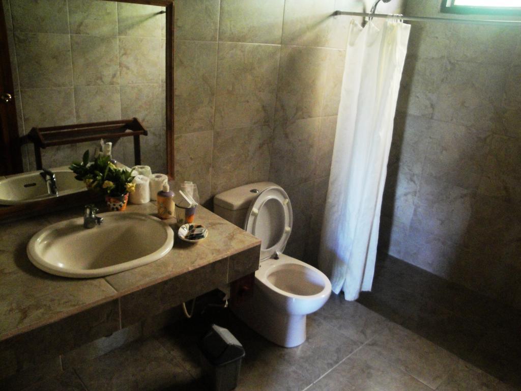 Gardenia Country Inn Tomohon Quarto foto